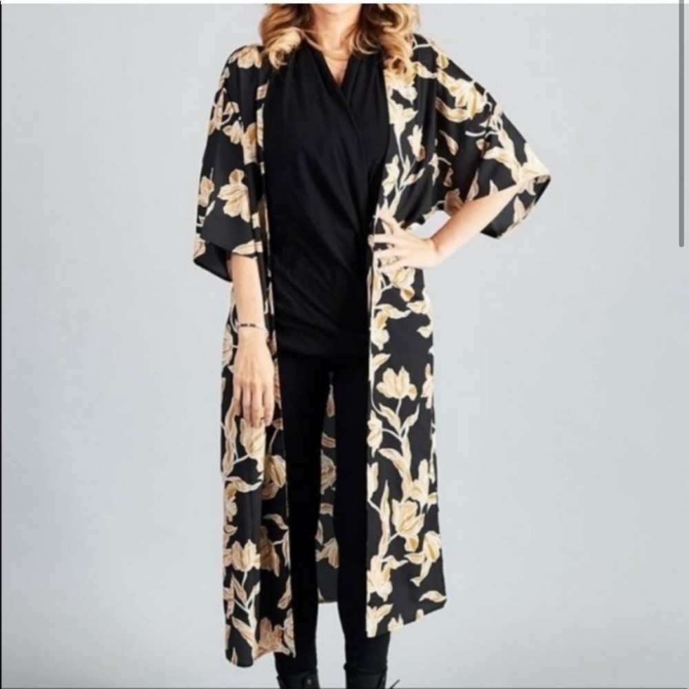 Maison Du Soir Selena Oversized Floral Kimono Bel… - image 7